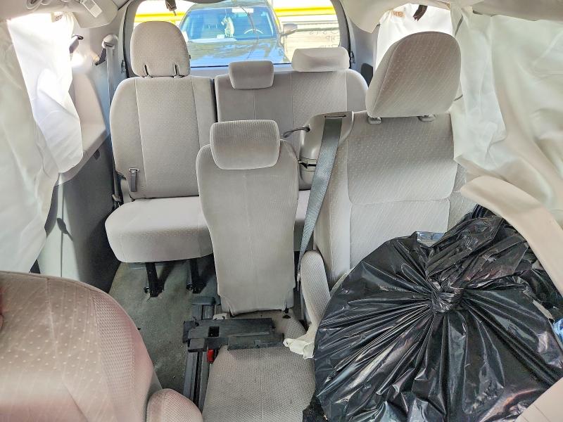 Photo 11 from auction – 2018 TOYOTA SIENNA with VIN 5TDKZ3DC4JS942667