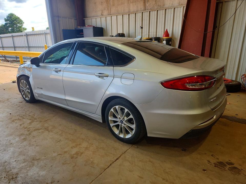Photo 2 from auction – 2019 FORD FUSION with VIN 3FA6P0LU5KR207237