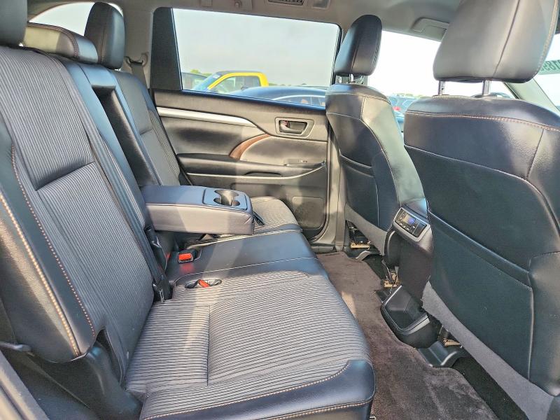 Photo 11 from auction – 2015 TOYOTA HIGHLANDER with VIN 5TDZKRFHXFS087379