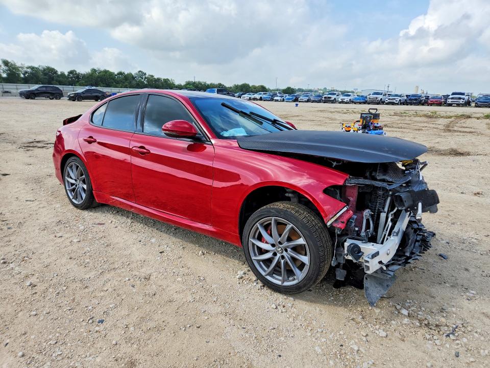 Photo 4 from auction – 2023 ALFA ROMEO GIULIA with VIN ZARFAMAN1P7670527