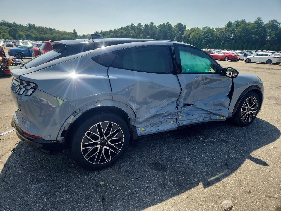 Photo 3 from auction – 2024 FORD MUSTANG MACH-E with VIN 3FMTK3SU4RMA02543