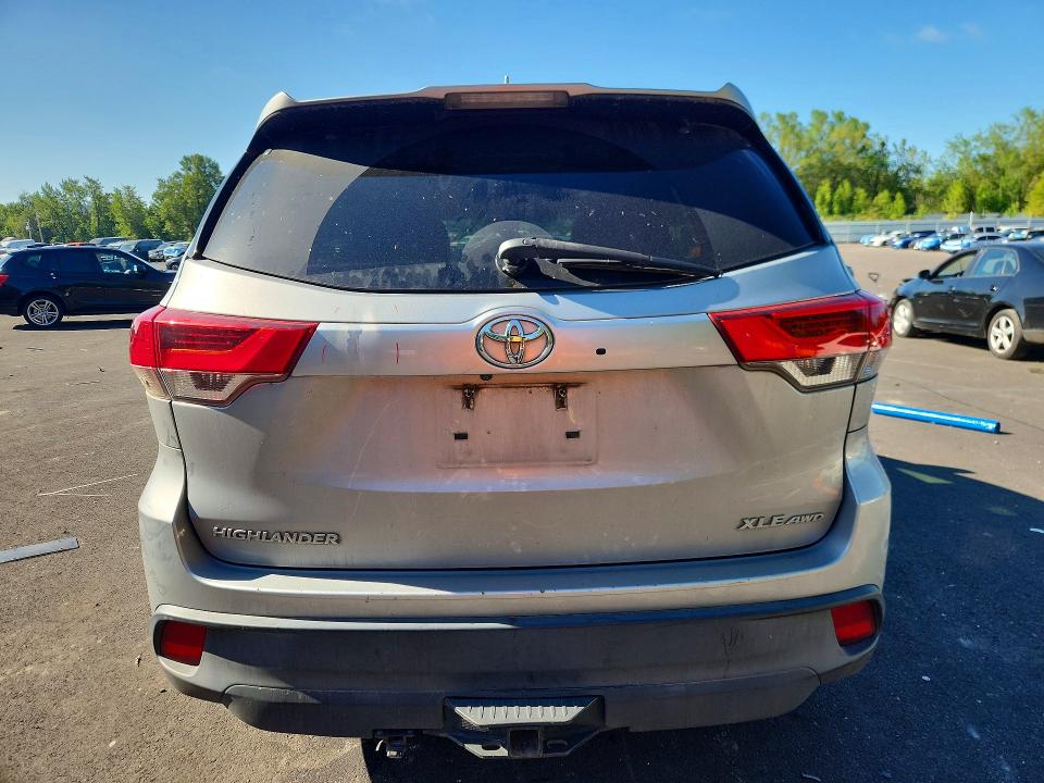 Photo 6 from auction – 2017 TOYOTA HIGHLANDER with VIN 5TDJZRFH1HS511706