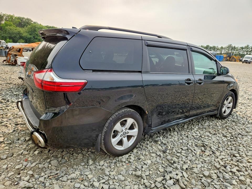 Photo 3 from auction – 2019 TOYOTA SIENNA with VIN 5TDKZ3DC4KS999713