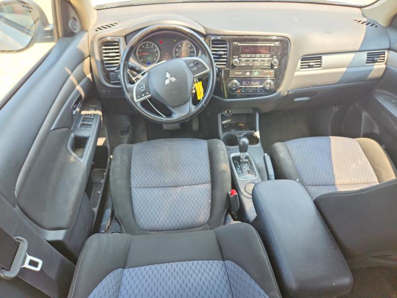 Photo 8 from auction – 2015 MITSUBISHI OUTLANDER with VIN JA4AD2A37FZ004168
