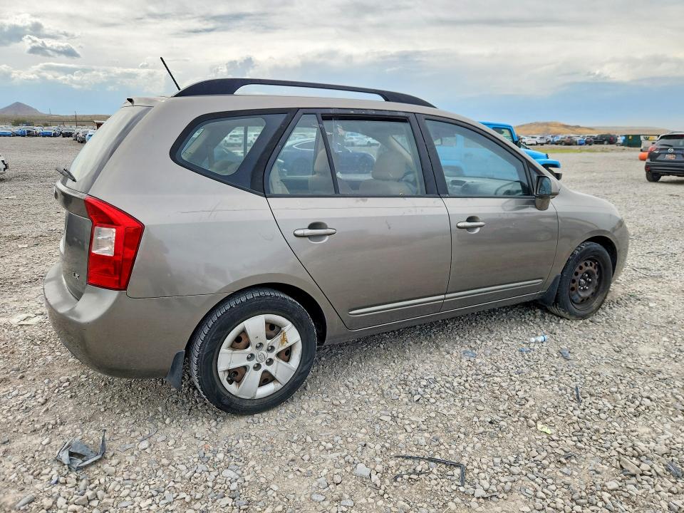 Photo 3 from auction – 2009 KIA RONDO with VIN KNAFG528297257796