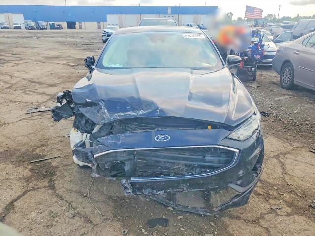 Photo 5 from auction – 2019 FORD FUSION with VIN 3FA6P0LU4KR131008