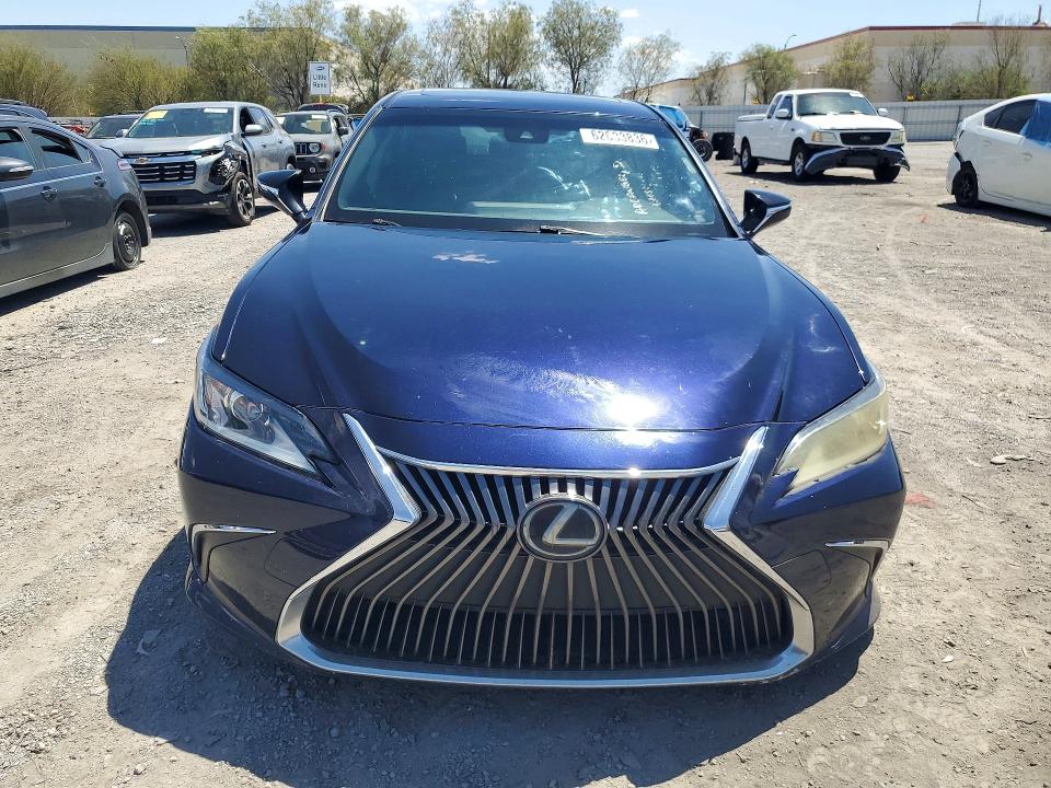 Photo 5 from auction – 2019 LEXUS ES with VIN JTHBZ1B18K2002191