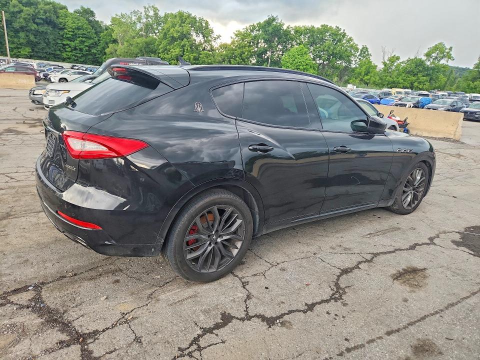 Photo 3 from auction – 2018 MASERATI LEVANTE with VIN ZN661XUA8JX299215