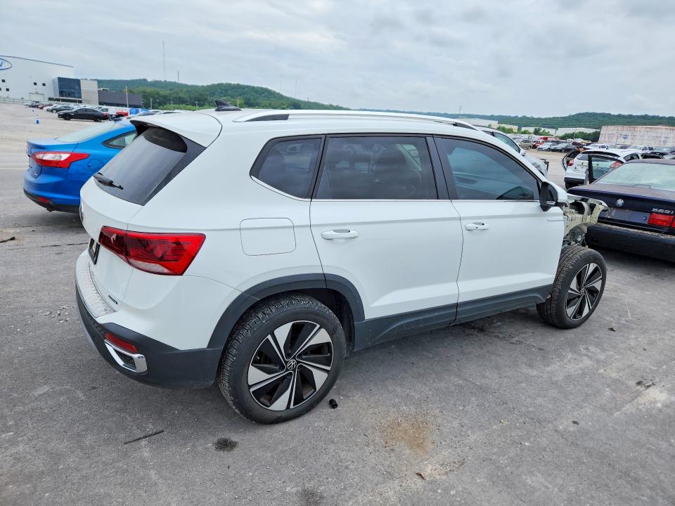 Photo 3 from auction – 2024 VOLKSWAGEN TAOS with VIN 3VVUX7B20RM060067