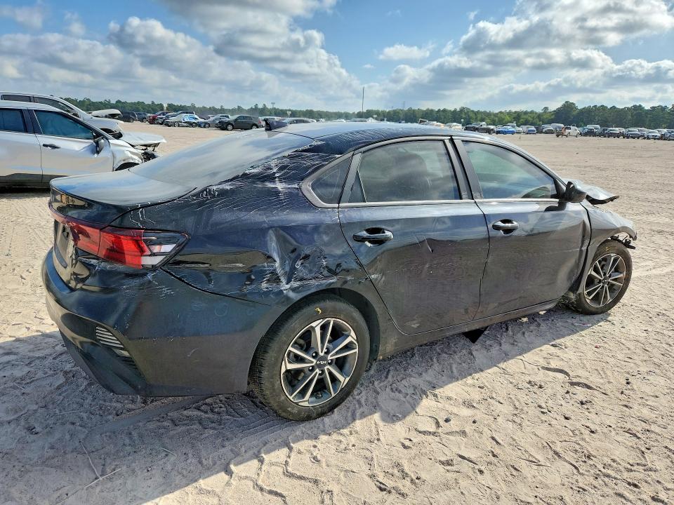 Photo 3 from auction – 2022 KIA FORTE with VIN 3KPF24AD0NE461596