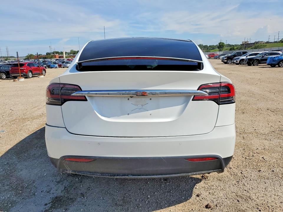 Photo 6 from auction – 2018 TESLA MODEL X with VIN 5YJXCDE24JF104033