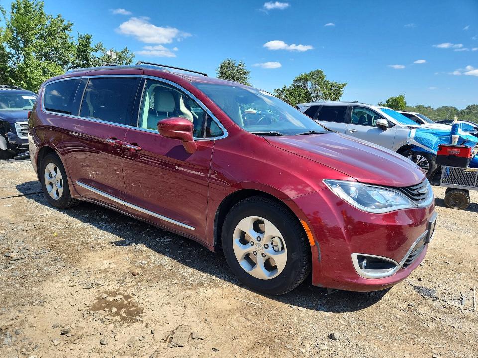 Photo 4 from auction – 2018 CHRYSLER PACIFICA with VIN 2C4RC1L78JR164326