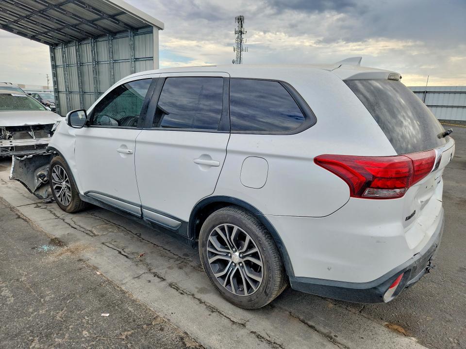 Photo 2 from auction – 2017 MITSUBISHI OUTLANDER with VIN JA4AD3A36HZ044136