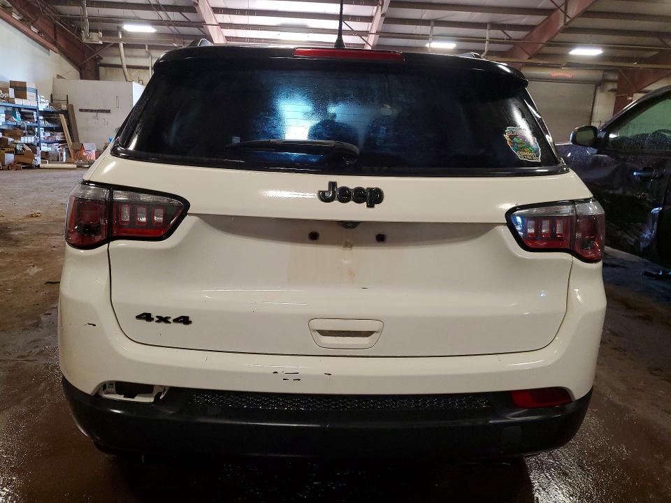 Photo 6 from auction – 2019 JEEP COMPASS with VIN 3C4NJDBB7KT617636