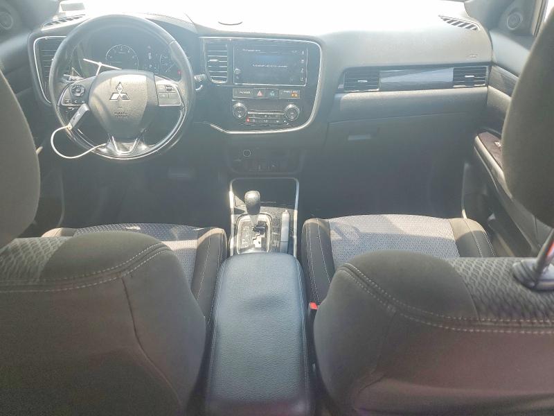 Photo 8 from auction – 2018 MITSUBISHI OUTLANDER with VIN JA4AD3A30JZ025569