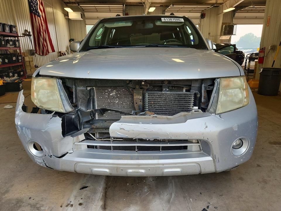 Photo 5 from auction – 2011 NISSAN PATHFINDER with VIN 5N1AR1NB7BC610906