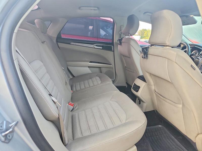 Photo 10 from auction – 2019 FORD FUSION with VIN 3FA6P0LU5KR129560
