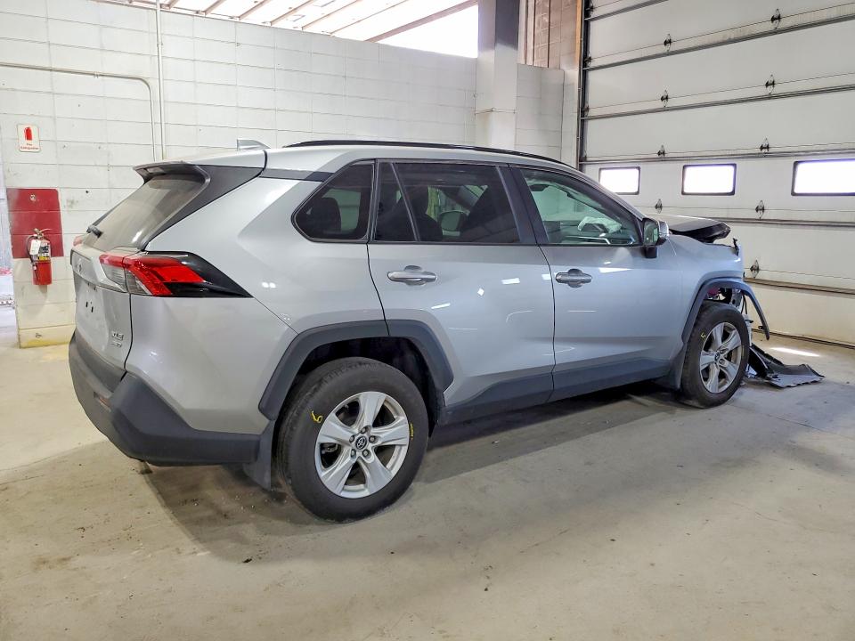 Photo 3 from auction – 2019 TOYOTA RAV4 with VIN 2T3P1RFV3KW075244