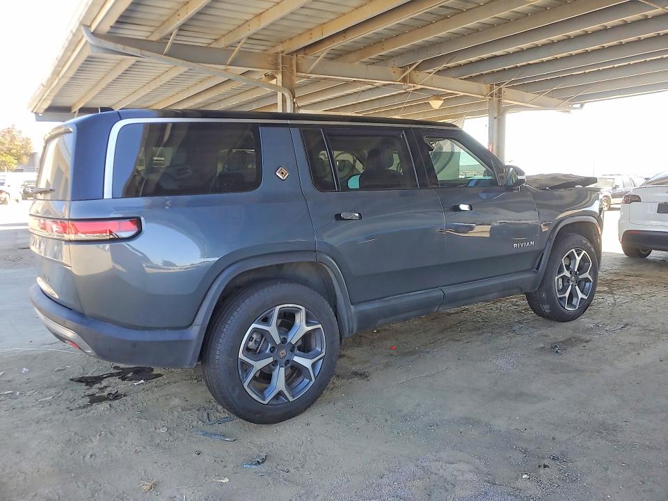 Photo 3 from auction – 2024 RIVIAN R1S with VIN 7PDSGBBA5RN032103