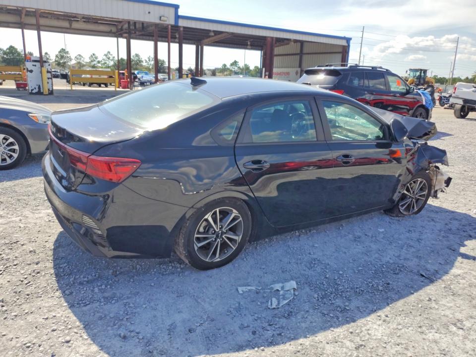 Photo 3 from auction – 2023 KIA FORTE with VIN 3KPF24AD5PE671744