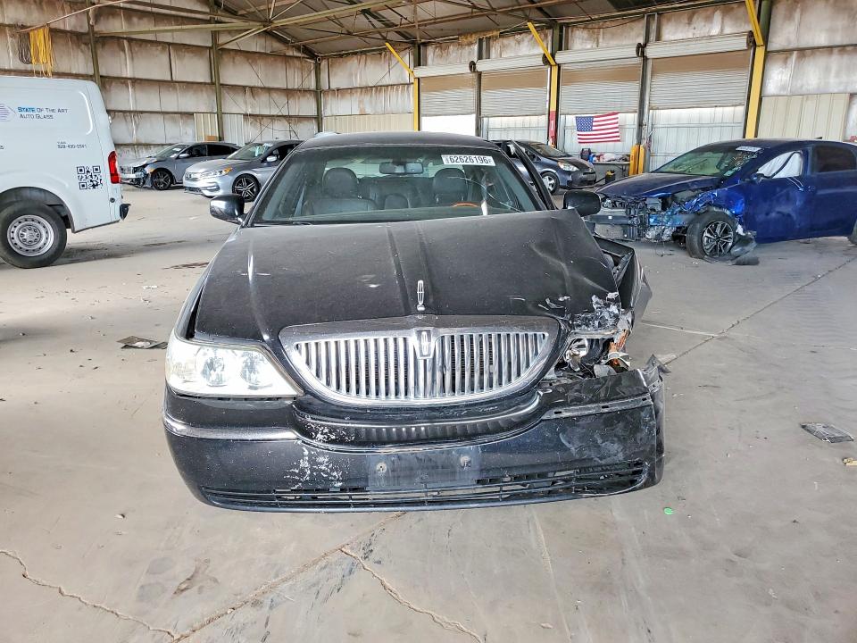 Photo 5 from auction – 2009 LINCOLN TOWN CAR with VIN 2LNHM82V09X610697