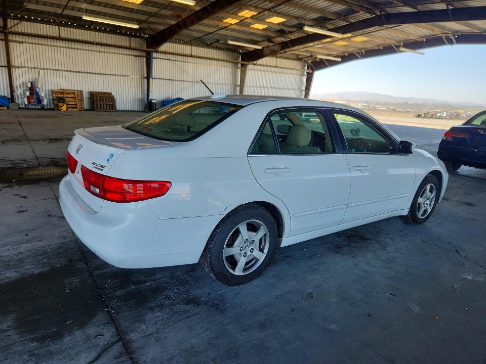 Photo 3 from auction – 2005 HONDA ACCORD with VIN JHMCN36455C003703