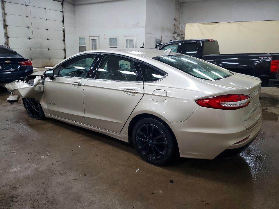 Photo 2 from auction – 2019 FORD FUSION with VIN 3FA6P0LU1KR131029