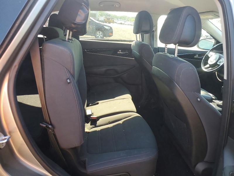 Photo 11 from auction – 2016 KIA SORENTO with VIN 5XYPGDA32GG053863