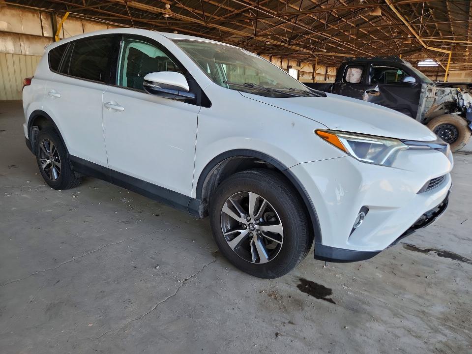 Zdjęcie 4 z aukcji – 2018 TOYOTA RAV4 z VIN 2T3WFREV7JW473232