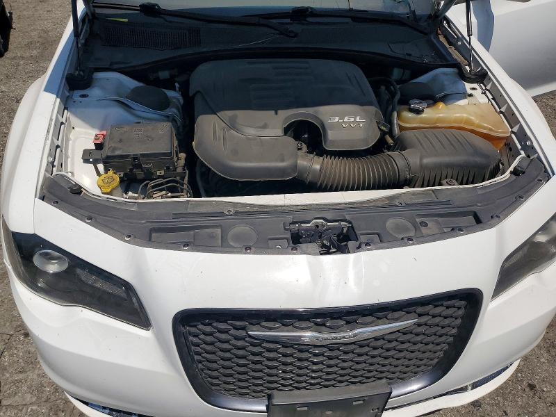 Photo 11 from auction – 2016 CHRYSLER 300 with VIN 2C3CCABG1GH351188