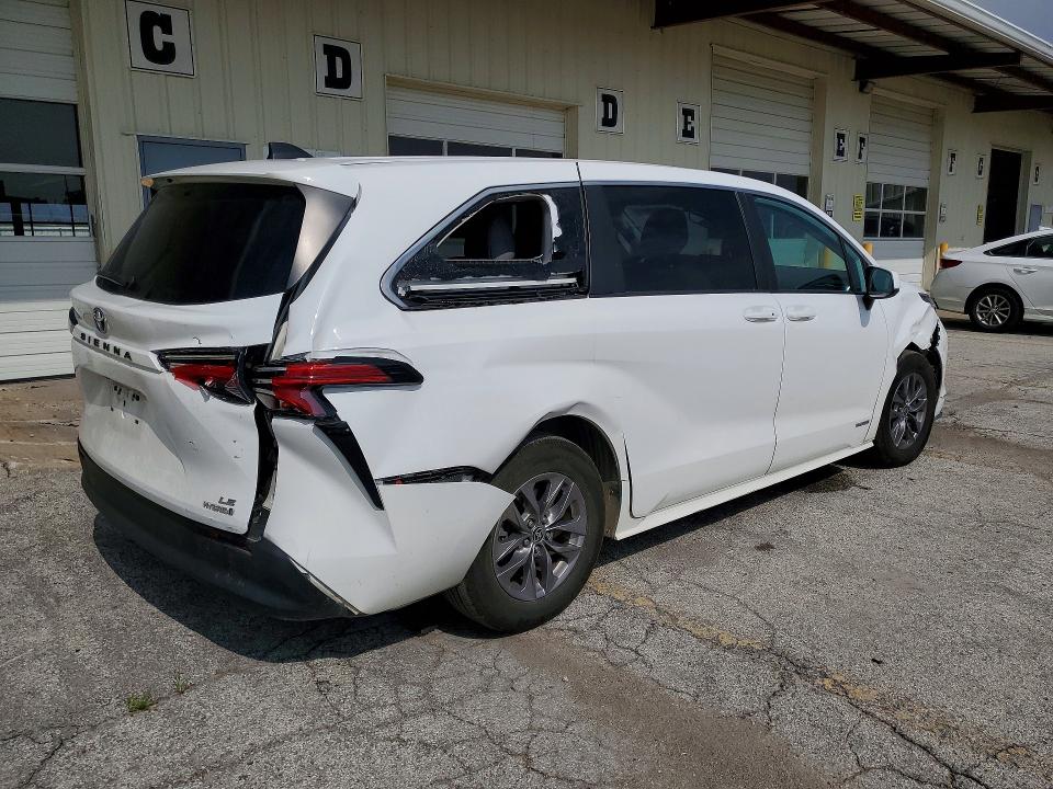 Photo 3 from auction – 2021 TOYOTA SIENNA with VIN 5TDKRKEC3MS045059