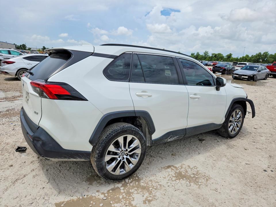 Photo 3 from auction – 2021 TOYOTA RAV4 with VIN 2T3C1RFV0MW112235