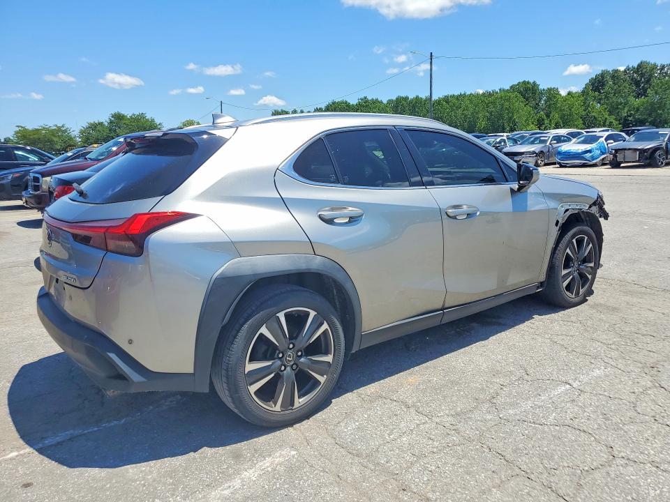Photo 3 from auction – 2019 LEXUS UX with VIN JTHY3JBH8K2015547