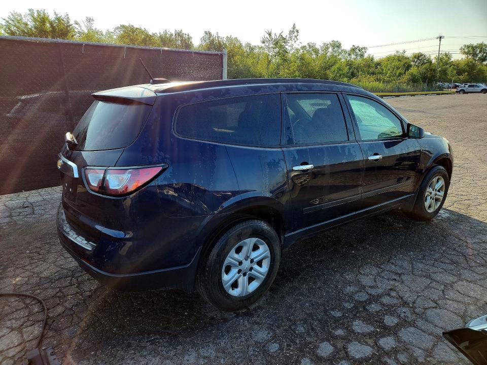 Photo 3 from auction – 2017 CHEVROLET TRAVERSE with VIN 1GNKRFEDXHJ203312