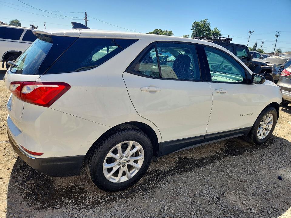 Photo 3 from auction – 2018 CHEVROLET EQUINOX with VIN 3GNAXHEV1JL115091