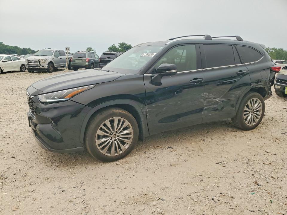TOYOTA HIGHLANDER 2023 with VIN 5TDKDRBH2PS046537 - Photo from auction