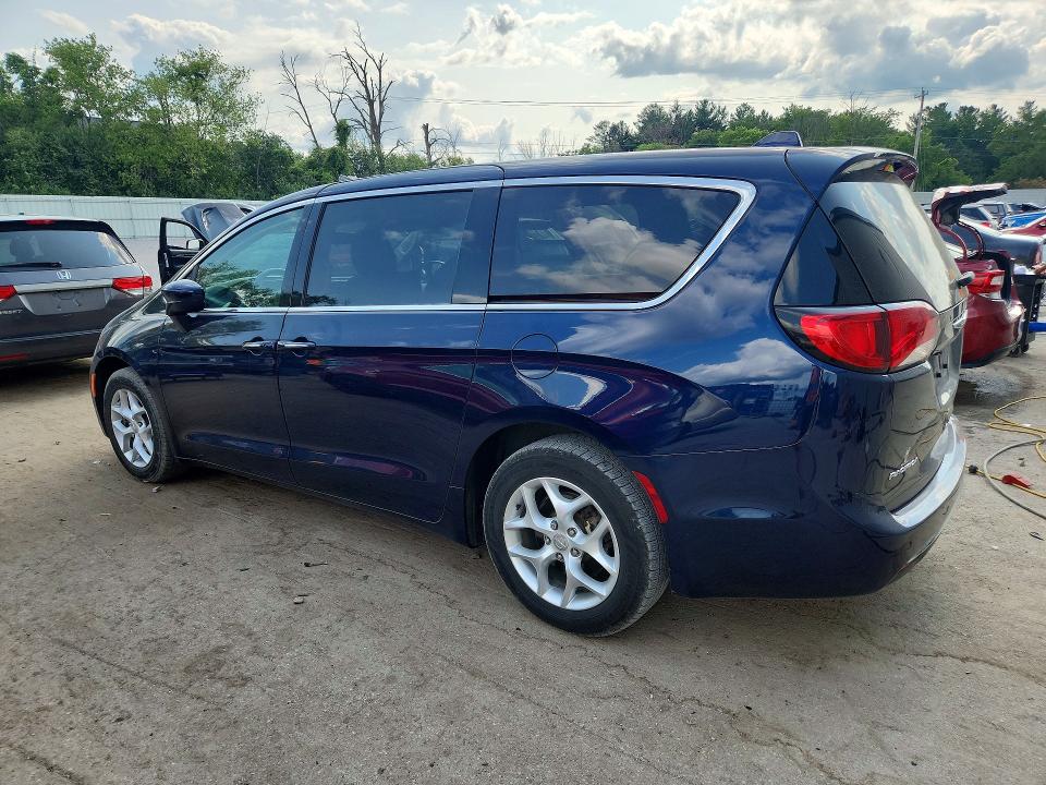Photo 2 from auction – 2018 CHRYSLER PACIFICA with VIN 2C4RC1FG0JR113365