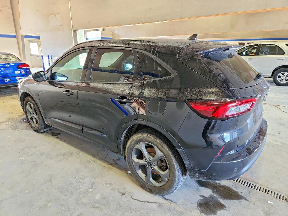Photo 2 from auction – 2023 FORD ESCAPE with VIN 1FMCU9MN0PUB39331