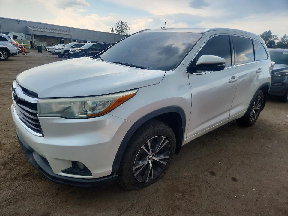 TOYOTA HIGHLANDER 2016 with VIN 5TDJKRFH6GS247384 - Photo from auction