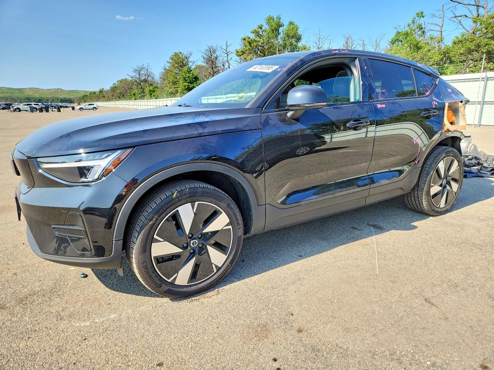 2024 VOLVO C40