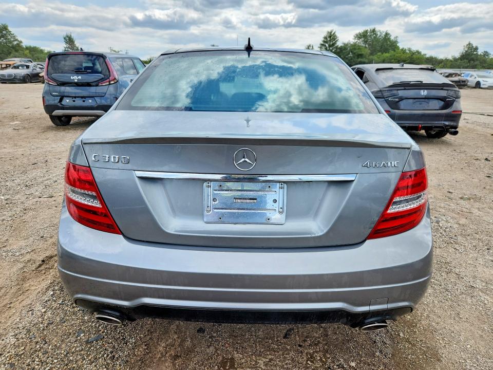 Photo 6 from auction – 2014 MERCEDES-BENZ C with VIN WDDGF8AB2EG209899