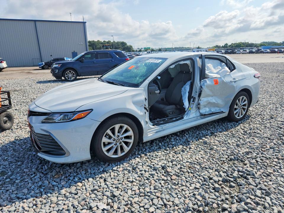 TOYOTA CAMRY 2022 with VIN 4T1C11AK8NU072155 - Photo from auction