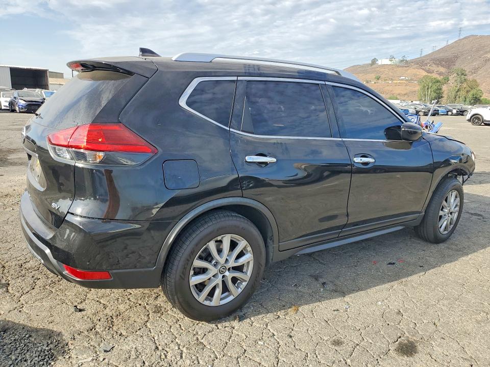 Photo 3 from auction – 2017 NISSAN ROGUE with VIN JN8AT2MT9HW143148