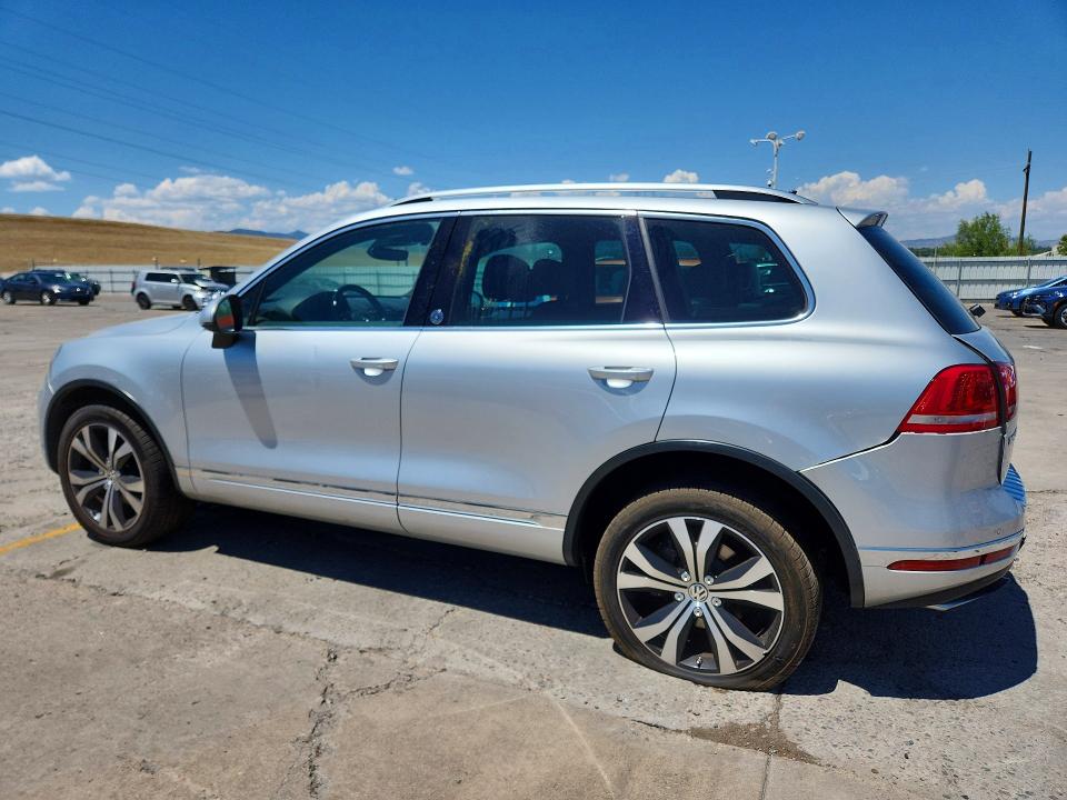 Photo 2 from auction – 2017 VOLKSWAGEN TOUAREG with VIN WVGRF7BP5HD004411