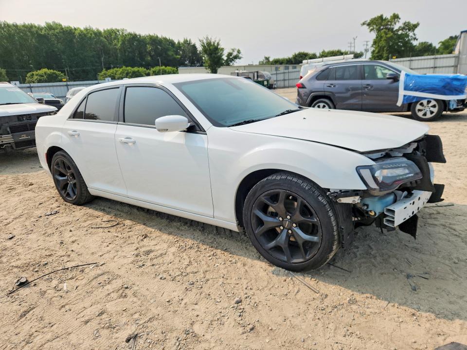 Photo 4 from auction – 2021 CHRYSLER 300 with VIN 2C3CCABG7MH620189