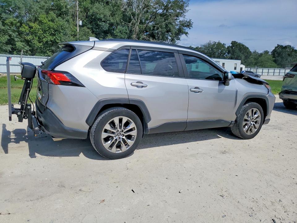 Photo 3 from auction – 2020 TOYOTA RAV4 with VIN 2T3C1RFV2LC053446