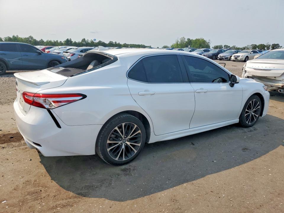 Photo 3 from auction – 2020 TOYOTA CAMRY with VIN 4T1G11AK2LU344956