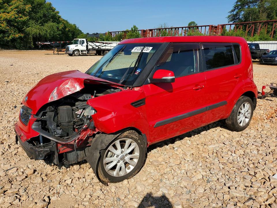 KIA SOUL 2013 with VIN KNDJT2A61D7590345 - Photo from auction