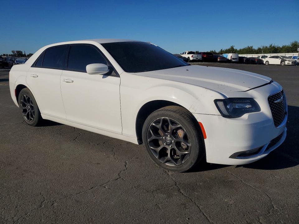 Photo 4 from auction – 2019 CHRYSLER 300 with VIN 2C3CCAGG1KH542787