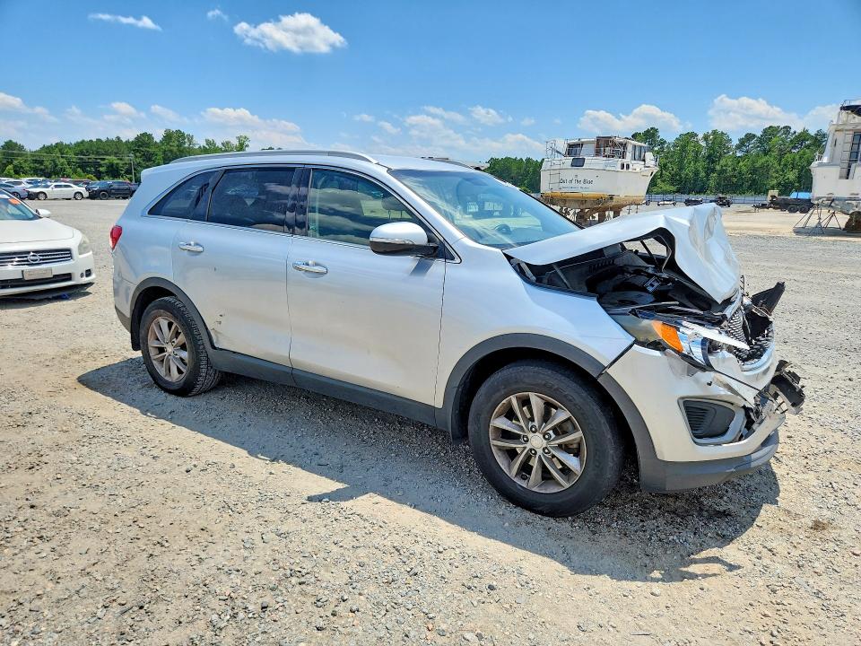 Photo 4 from auction – 2016 KIA SORENTO with VIN 5XYPG4A36GG016461